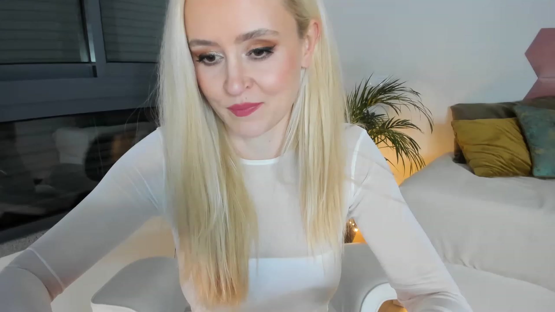 Gallery image thumbnail from AoifeOneal's myfreecams stream on, 02/17/2023, 20:40 image 12 of 20