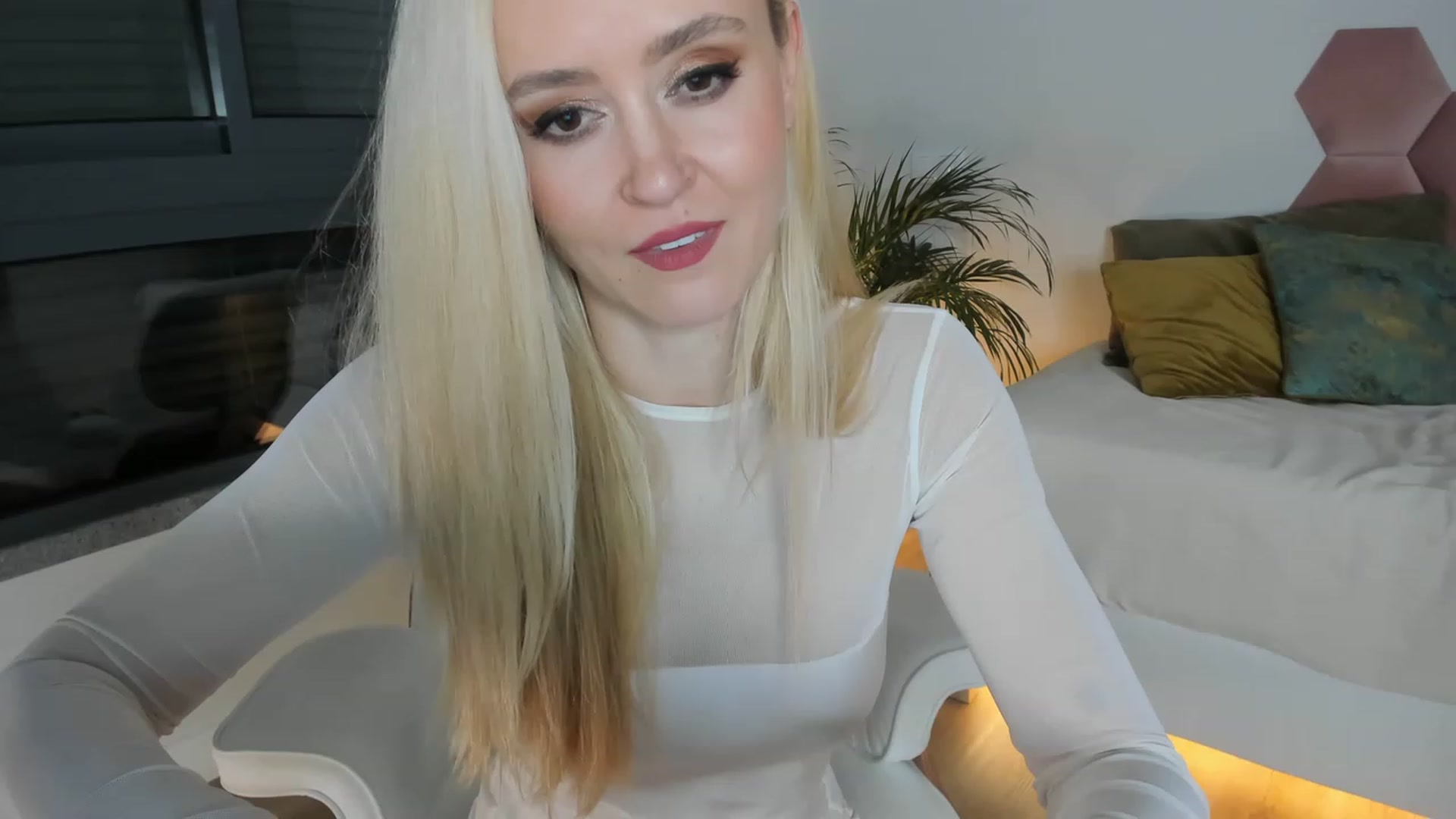 Gallery image thumbnail from AoifeOneal's myfreecams stream on, 02/17/2023, 20:40 image 2 of 20