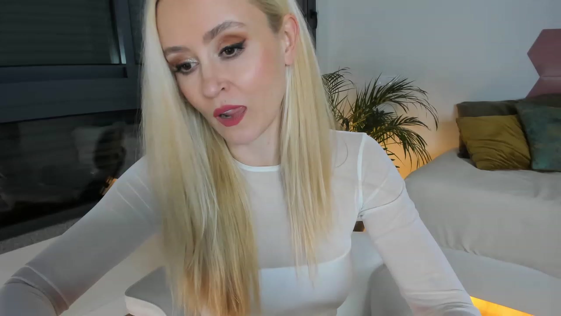 Gallery image thumbnail from AoifeOneal's myfreecams stream on, 02/17/2023, 20:40 image 10 of 20