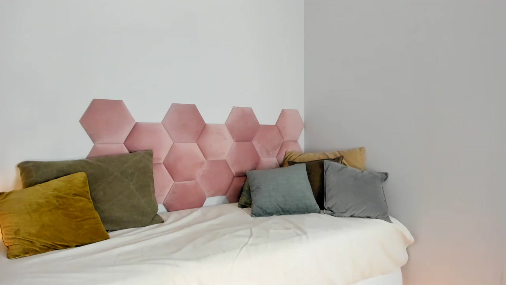 Gallery image thumbnail from AoifeOneal's myfreecams stream on, 02/24/2023, 19:22 image 15 of 20
