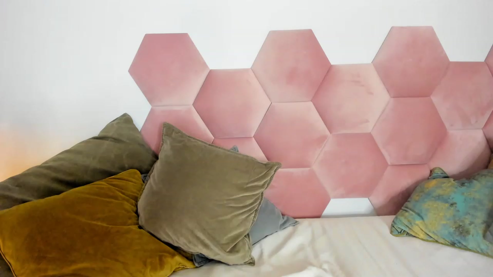 Gallery image thumbnail from AoifeOneal's myfreecams stream on, 02/24/2023, 20:34 image 20 of 20