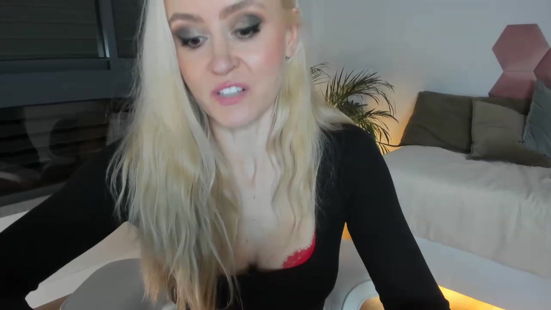 Gallery image thumbnail from AoifeOneal's myfreecams stream on, 03/01/2023, 20:28 image 4 of 20