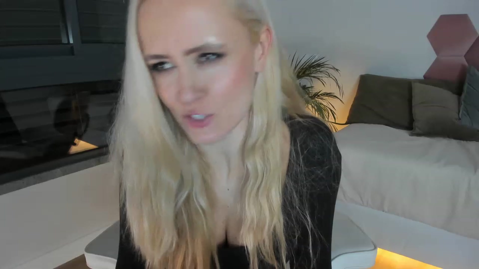 Gallery image thumbnail from AoifeOneal's myfreecams stream on, 03/01/2023, 20:28 image 9 of 20