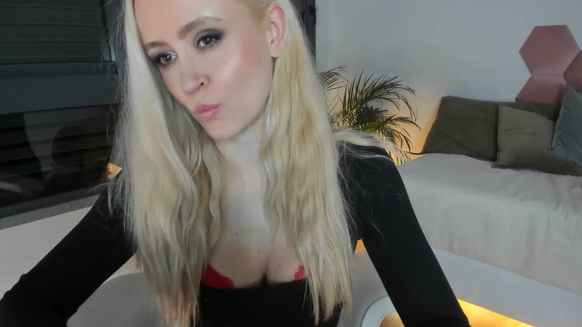 Gallery image thumbnail from AoifeOneal's myfreecams stream on, 03/01/2023, 20:28 image 5 of 20