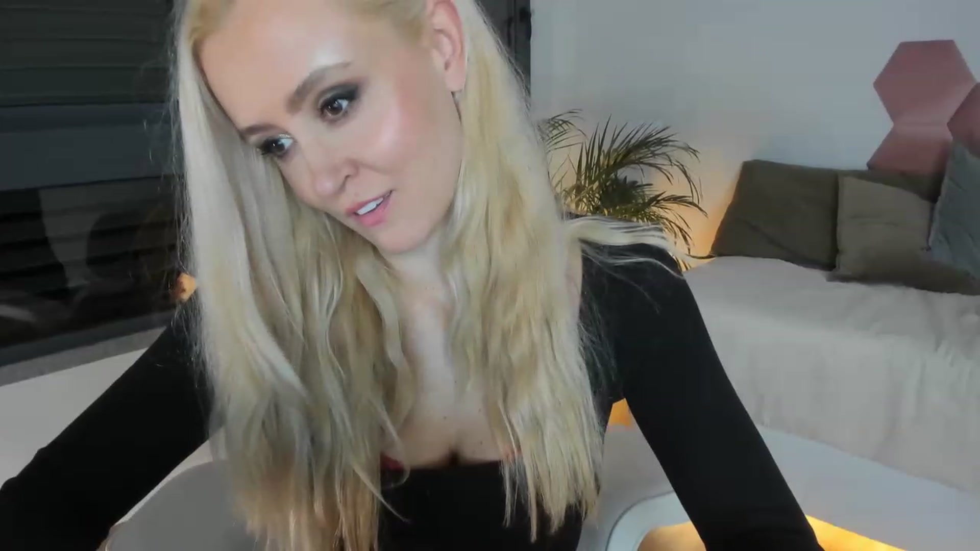 Gallery image thumbnail from AoifeOneal's myfreecams stream on, 03/01/2023, 20:28 image 6 of 20