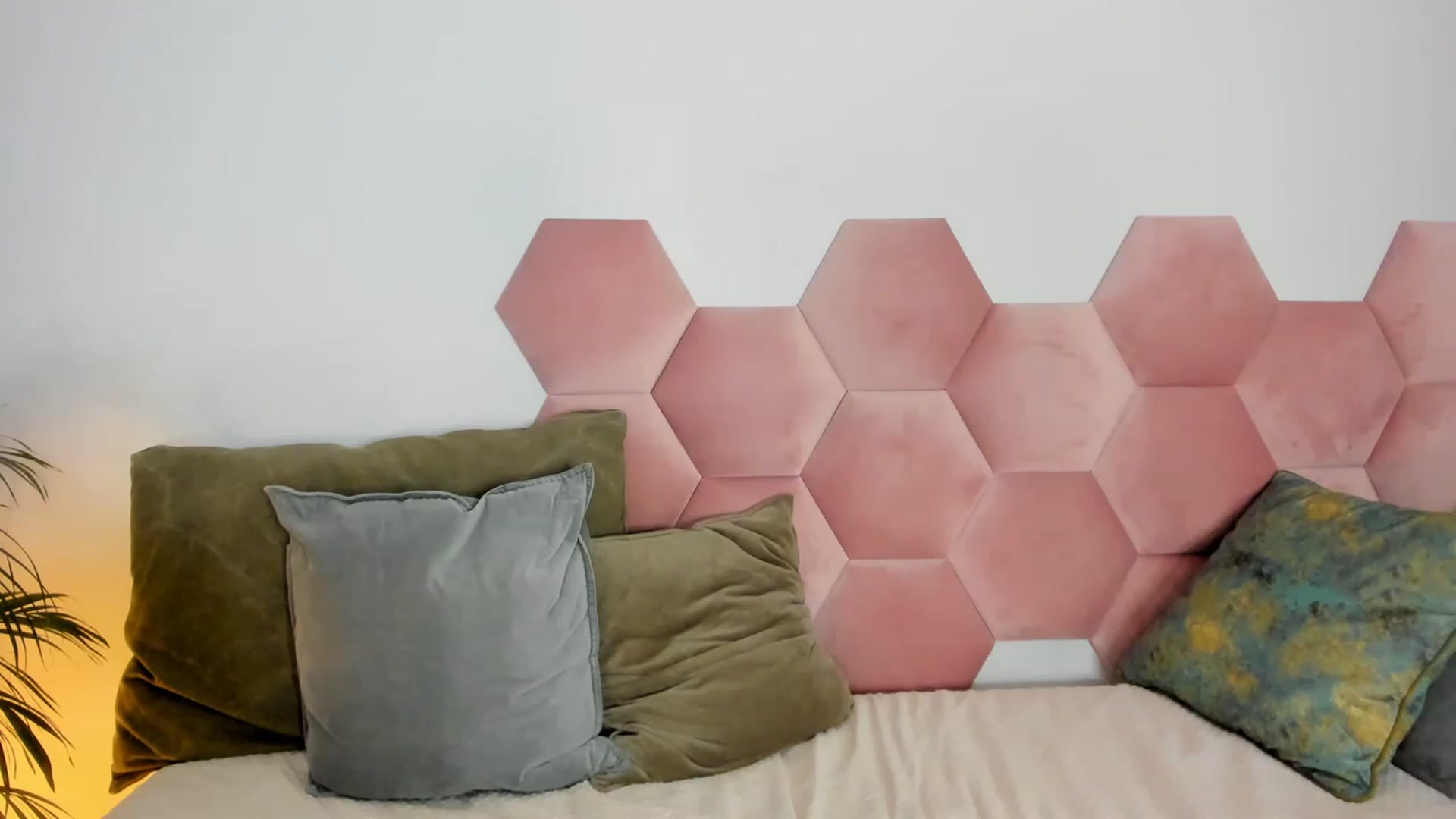 Gallery image thumbnail from AoifeOneal's myfreecams stream on, 03/03/2023, 21:09 image 9 of 20