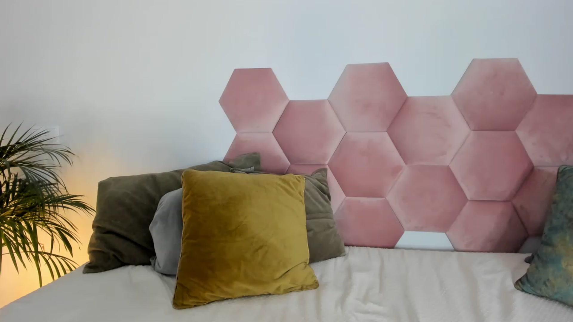 Gallery image thumbnail from AoifeOneal's myfreecams stream on, 03/04/2023, 20:52 image 19 of 20