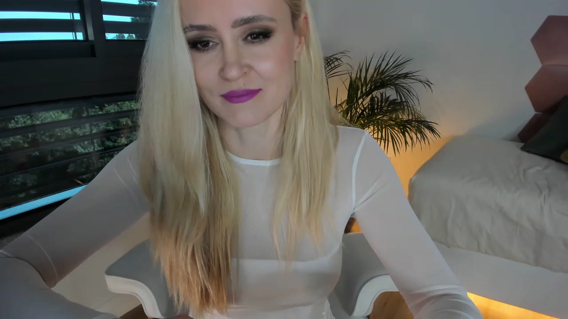 Gallery image thumbnail from AoifeOneal's myfreecams stream on, 03/17/2023, 19:34 image 11 of 20