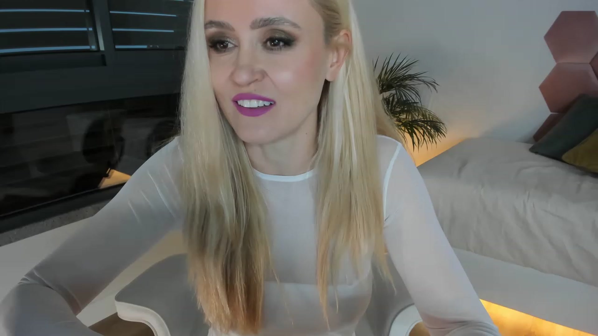 Gallery image thumbnail from AoifeOneal's myfreecams stream on, 03/17/2023, 19:34 image 19 of 20
