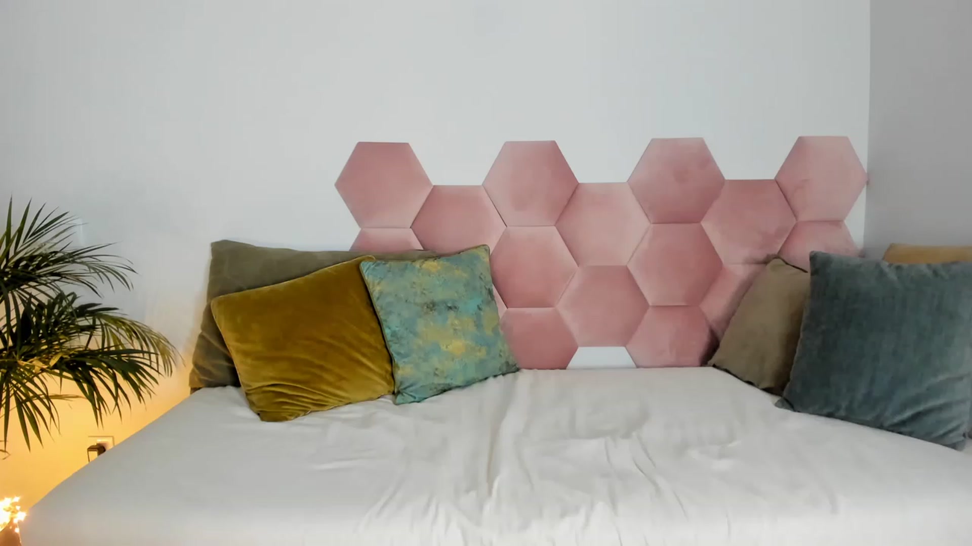 Gallery image thumbnail from AoifeOneal's myfreecams stream on, 03/18/2023, 19:21 image 19 of 20