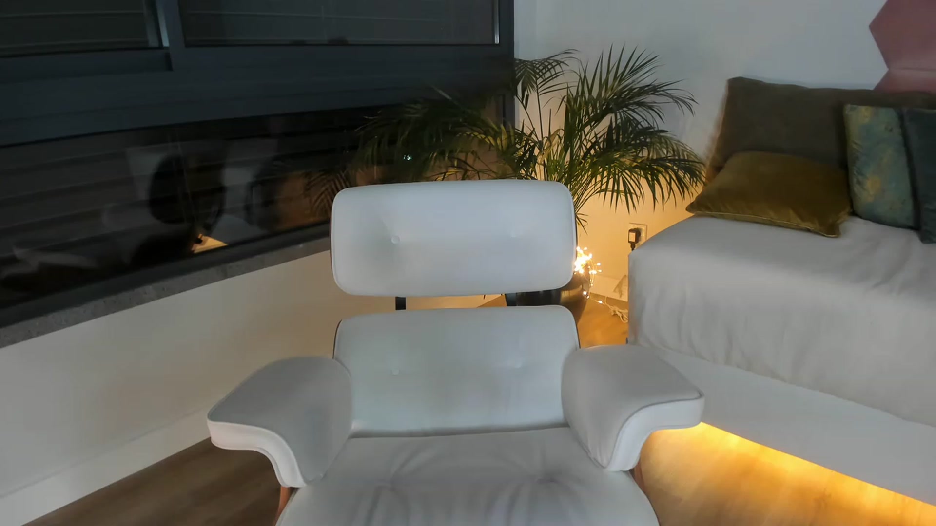 Gallery image thumbnail from AoifeOneal's myfreecams stream on, 03/21/2023, 20:05 image 9 of 20