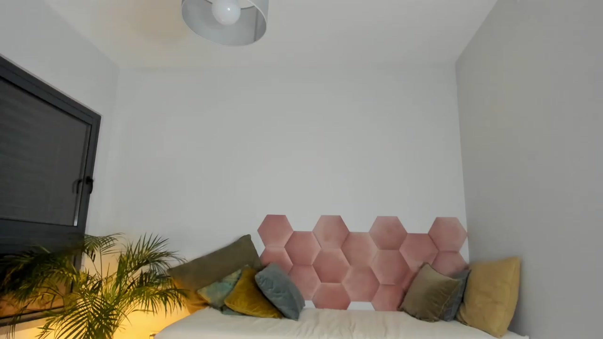 Gallery image thumbnail from AoifeOneal's myfreecams stream on, 03/21/2023, 22:26 image 3 of 20