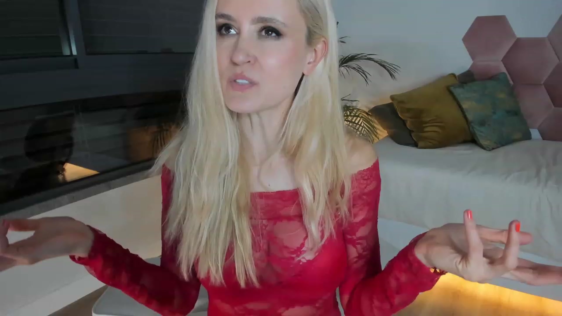 Gallery image thumbnail from AoifeOneal's myfreecams stream on, 03/25/2023, 20:32 image 14 of 20