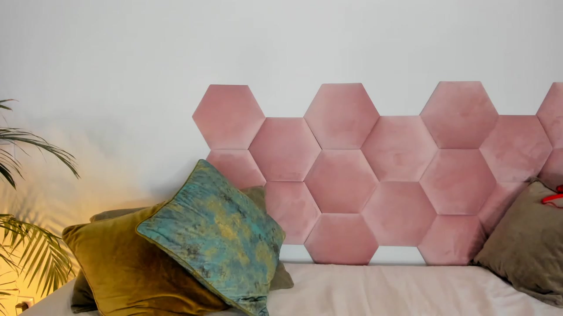 Gallery image thumbnail from AoifeOneal's myfreecams stream on, 03/25/2023, 22:31 image 18 of 20