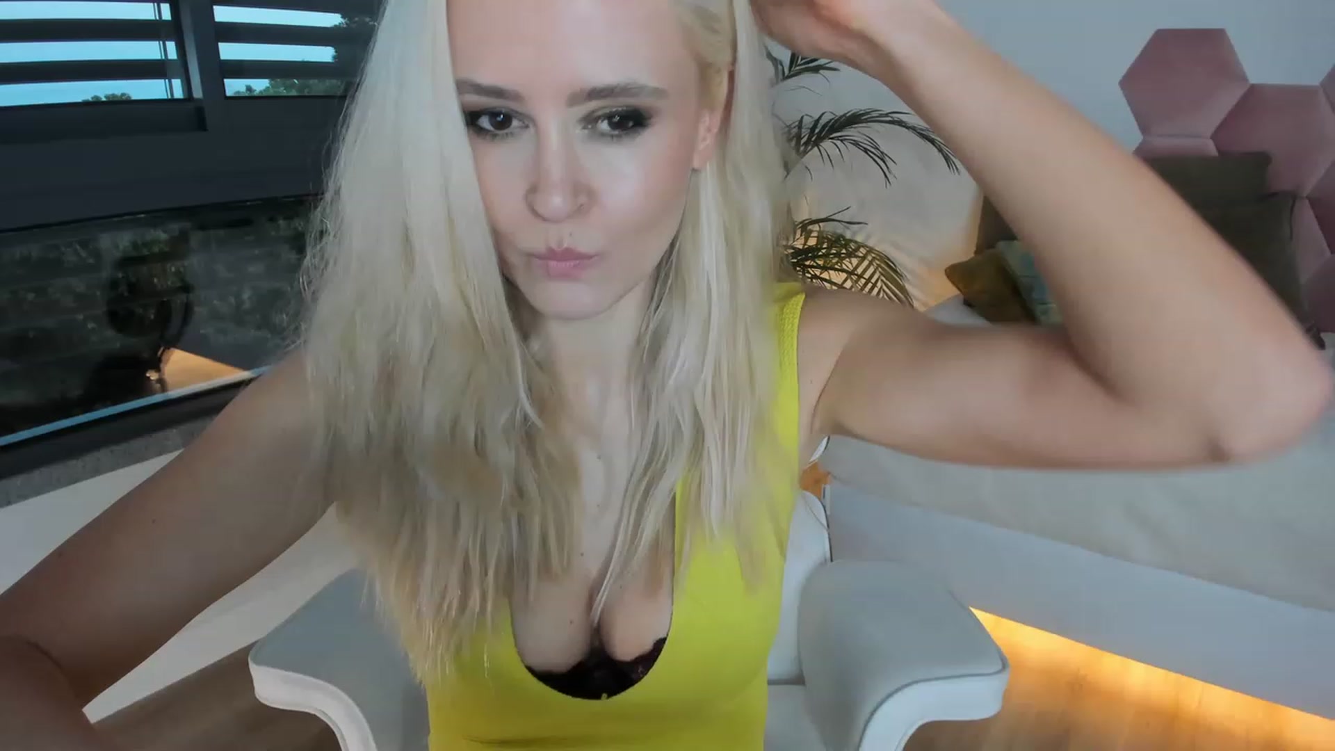 Gallery image thumbnail from AoifeOneal's myfreecams stream on, 04/01/2023, 19:47 image 4 of 20