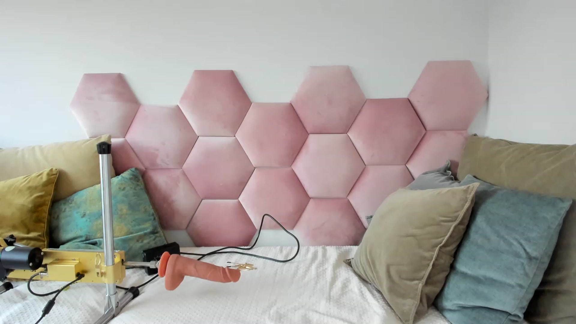 Gallery image thumbnail from AoifeOneal's myfreecams stream on, 04/05/2023, 19:21 image 13 of 20