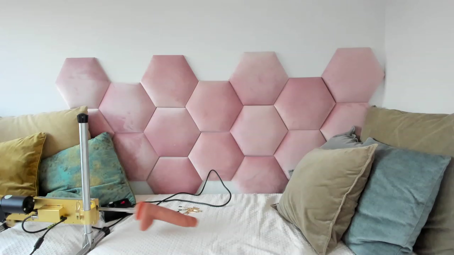 Gallery image thumbnail from AoifeOneal's myfreecams stream on, 04/05/2023, 19:21 image 15 of 20