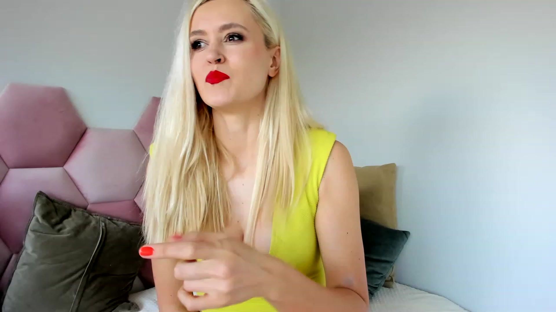 Gallery image thumbnail from AoifeOneal's myfreecams stream on, 04/21/2023, 20:38 image 7 of 20