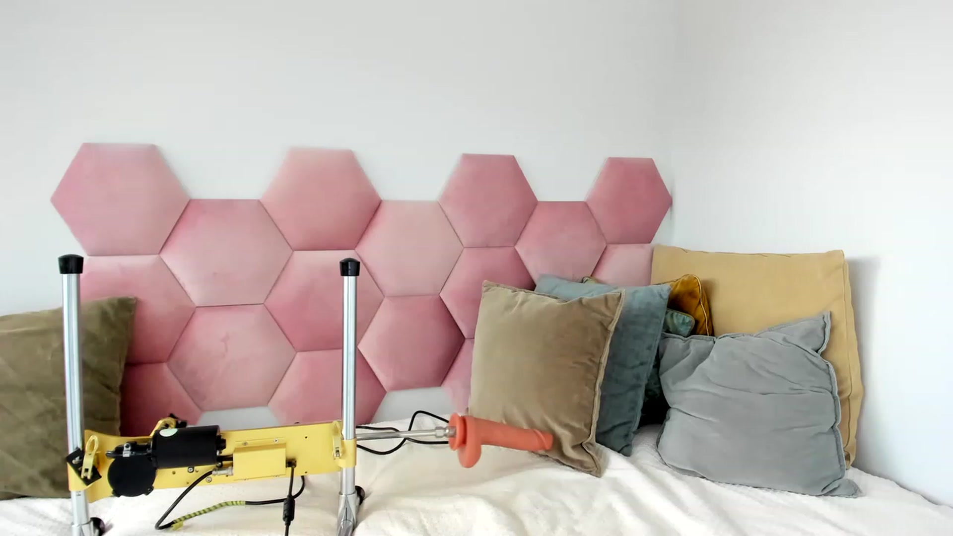 Gallery image thumbnail from AoifeOneal's myfreecams stream on, 05/04/2023, 19:29 image 20 of 20
