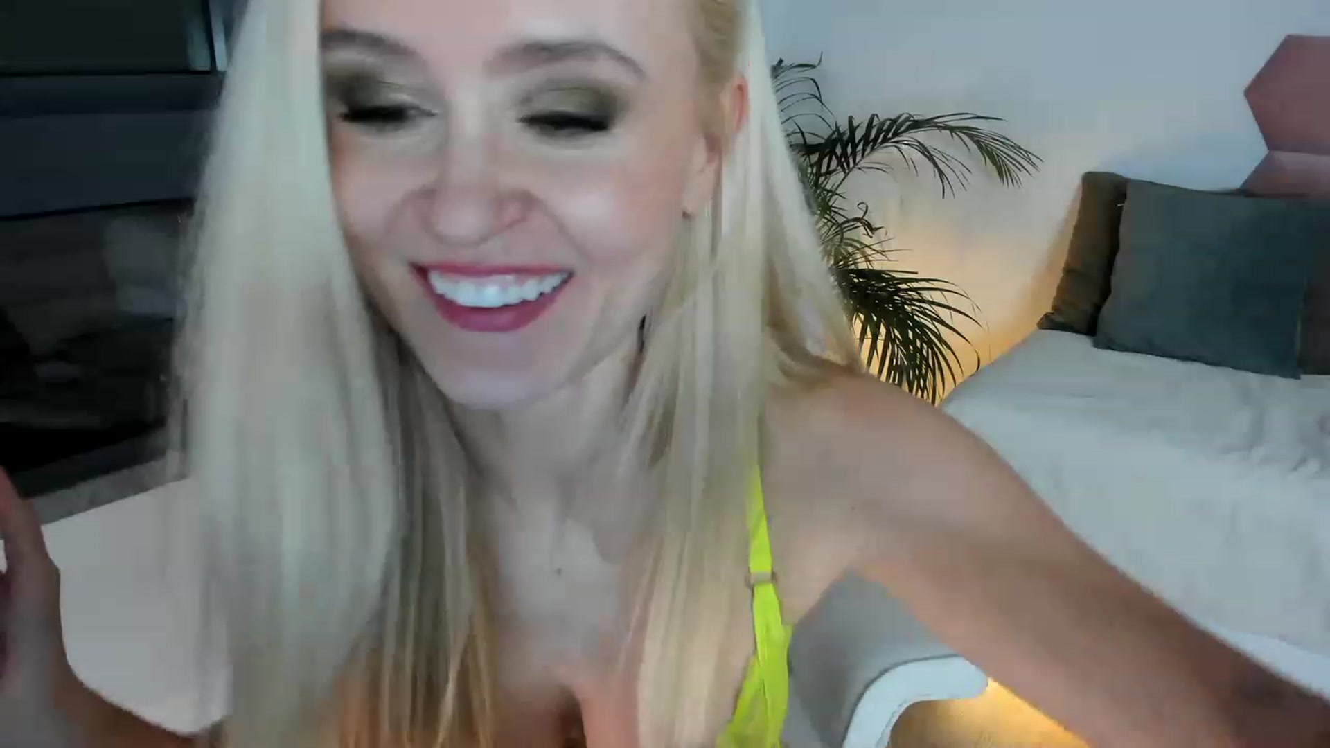 Gallery image thumbnail from AoifeOneal's myfreecams stream on, 05/06/2023, 21:26 image 20 of 20
