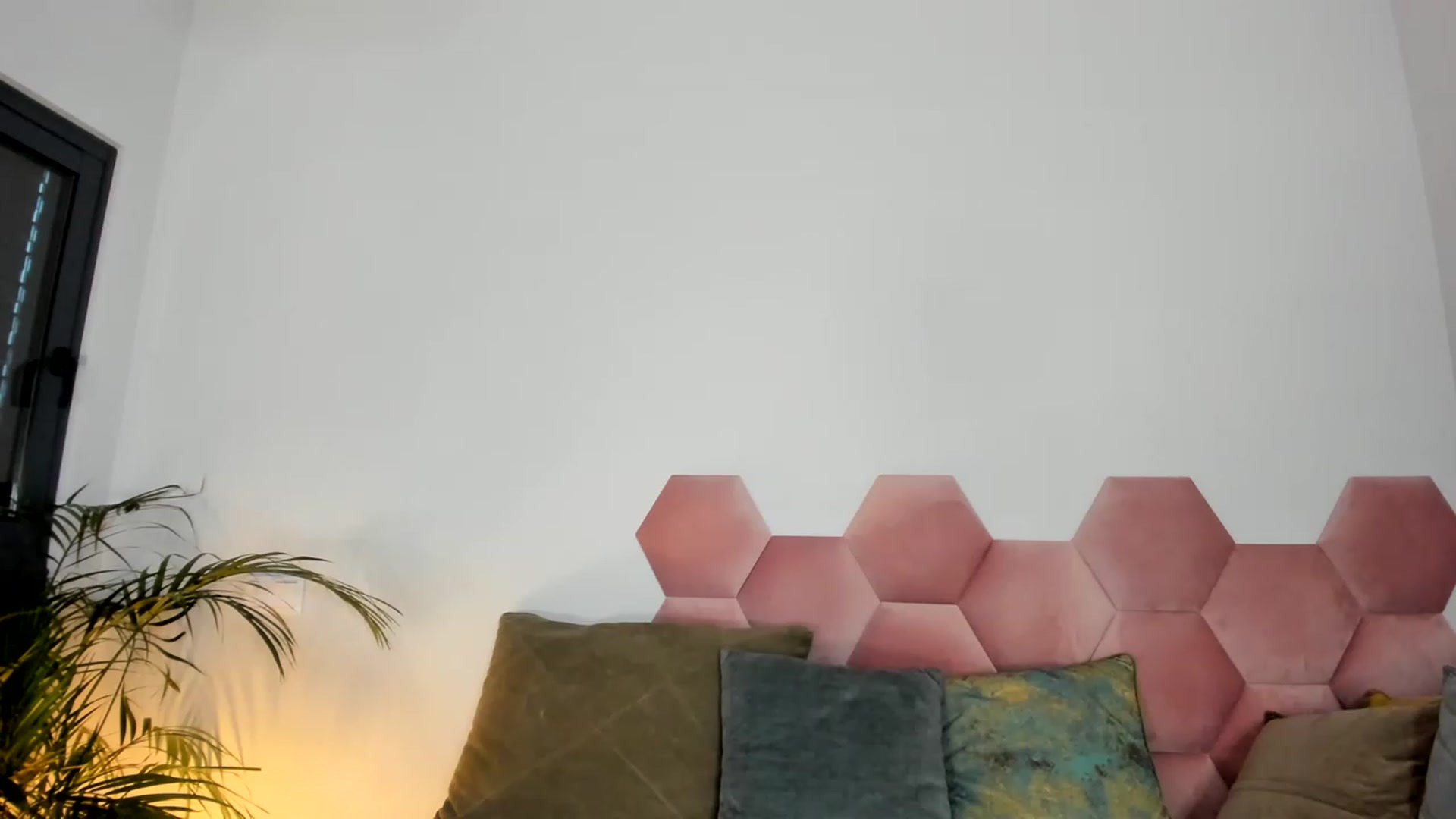 Gallery image thumbnail from AoifeOneal's myfreecams stream on, 05/13/2023, 20:00 image 18 of 20
