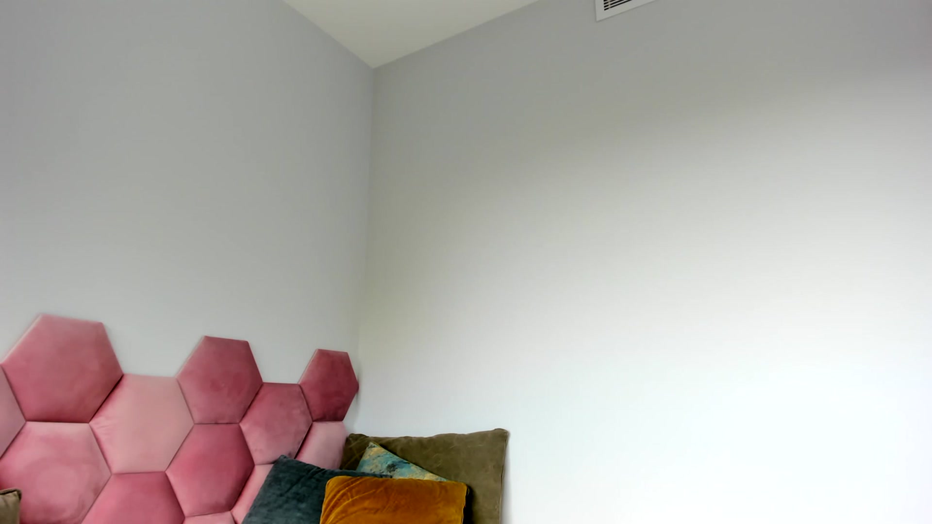 Gallery image thumbnail from AoifeOneal's myfreecams stream on, 06/02/2023, 19:19 image 14 of 20