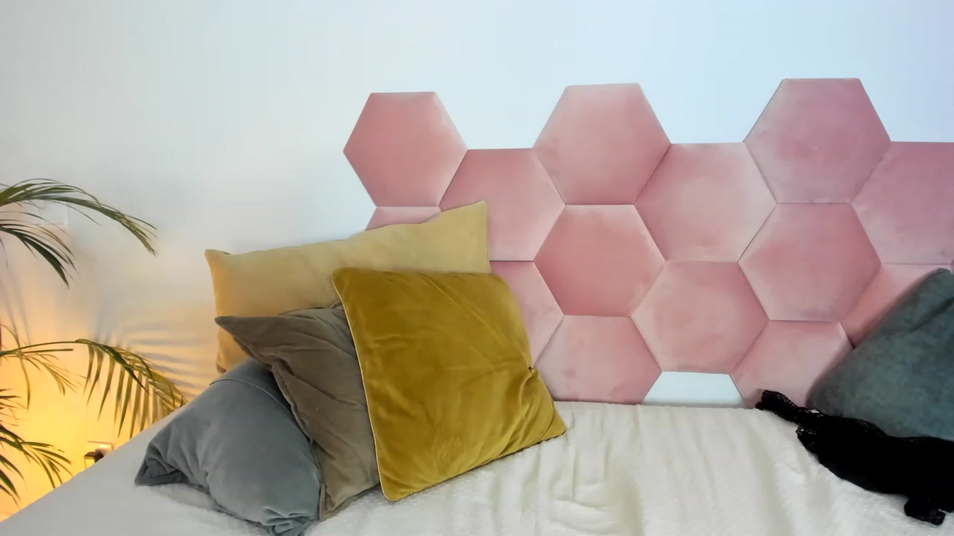 Gallery image thumbnail from AoifeOneal's myfreecams stream on, 06/02/2023, 20:51 image 20 of 20