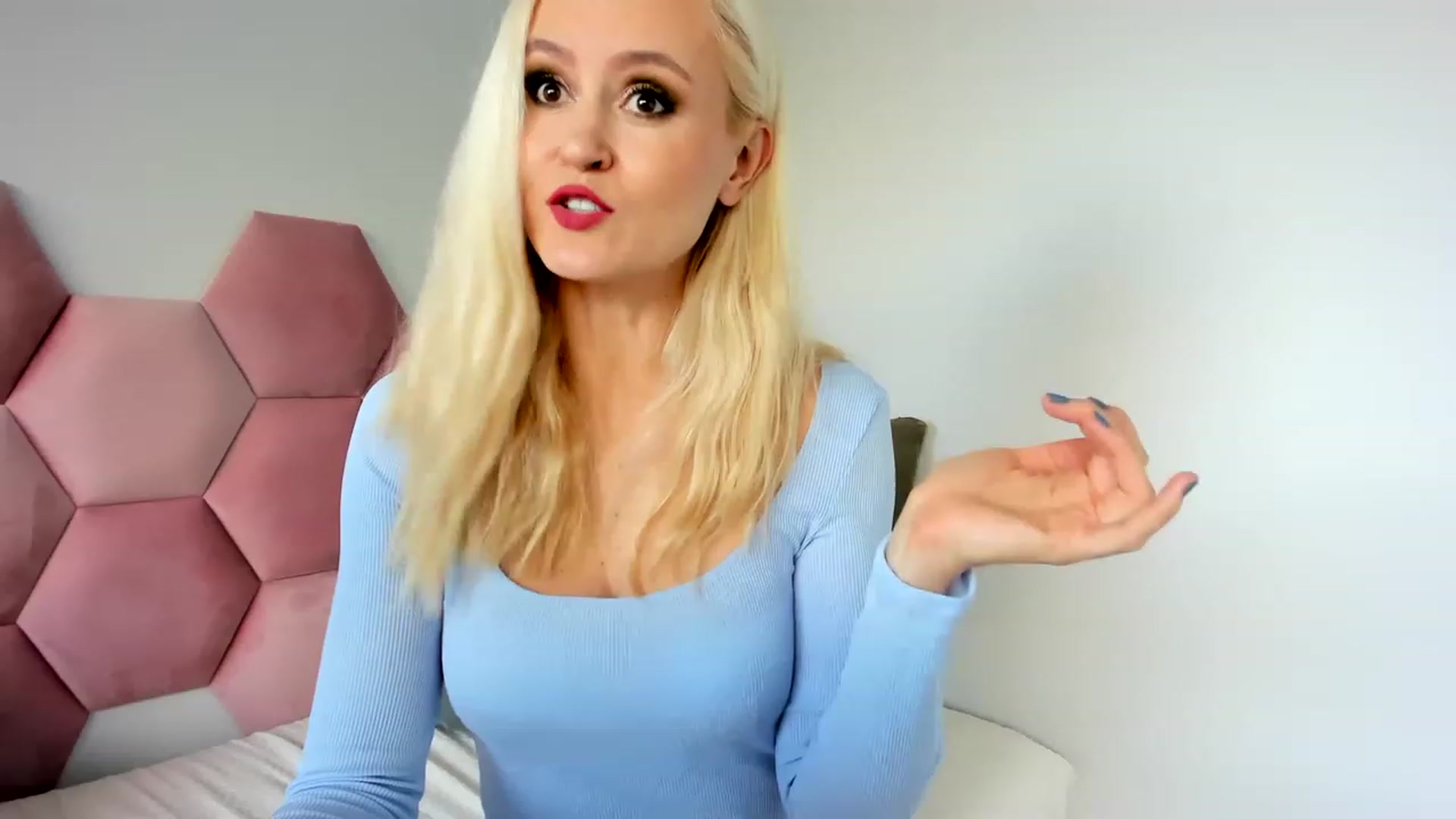 Gallery image thumbnail from AoifeOneal's myfreecams stream on, 06/10/2023, 18:31 image 8 of 20
