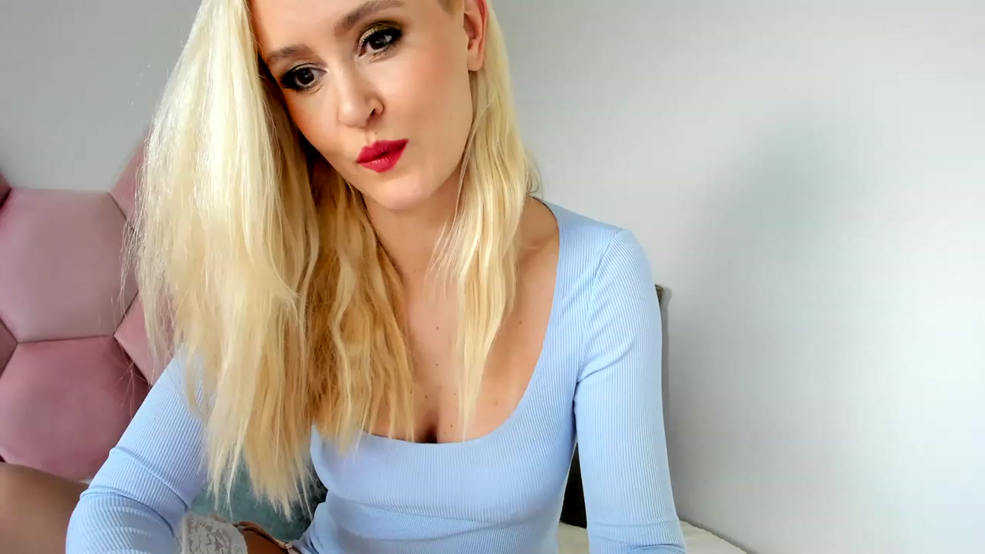 Gallery image thumbnail from AoifeOneal's myfreecams stream on, 06/10/2023, 20:32 image 3 of 20