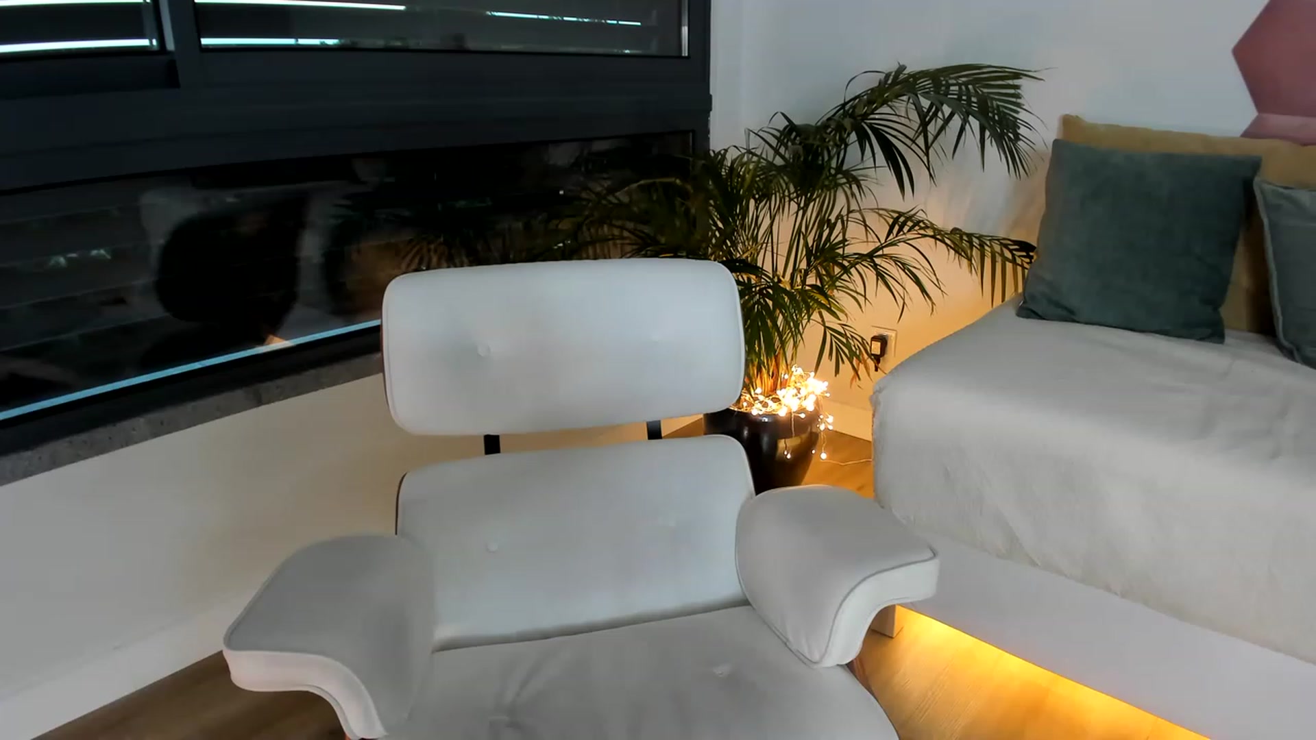 Gallery image thumbnail from AoifeOneal's myfreecams stream on, 06/13/2023, 20:23 image 20 of 20