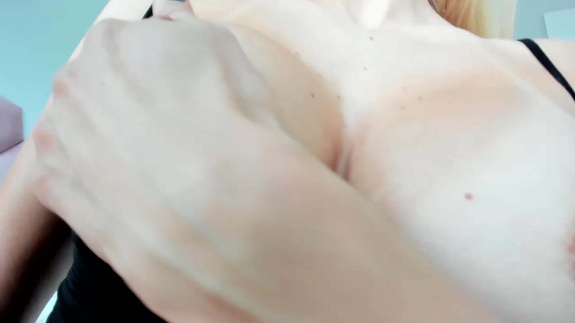 Gallery image thumbnail from AoifeOneal's myfreecams stream on, 06/13/2023, 20:23 image 6 of 20