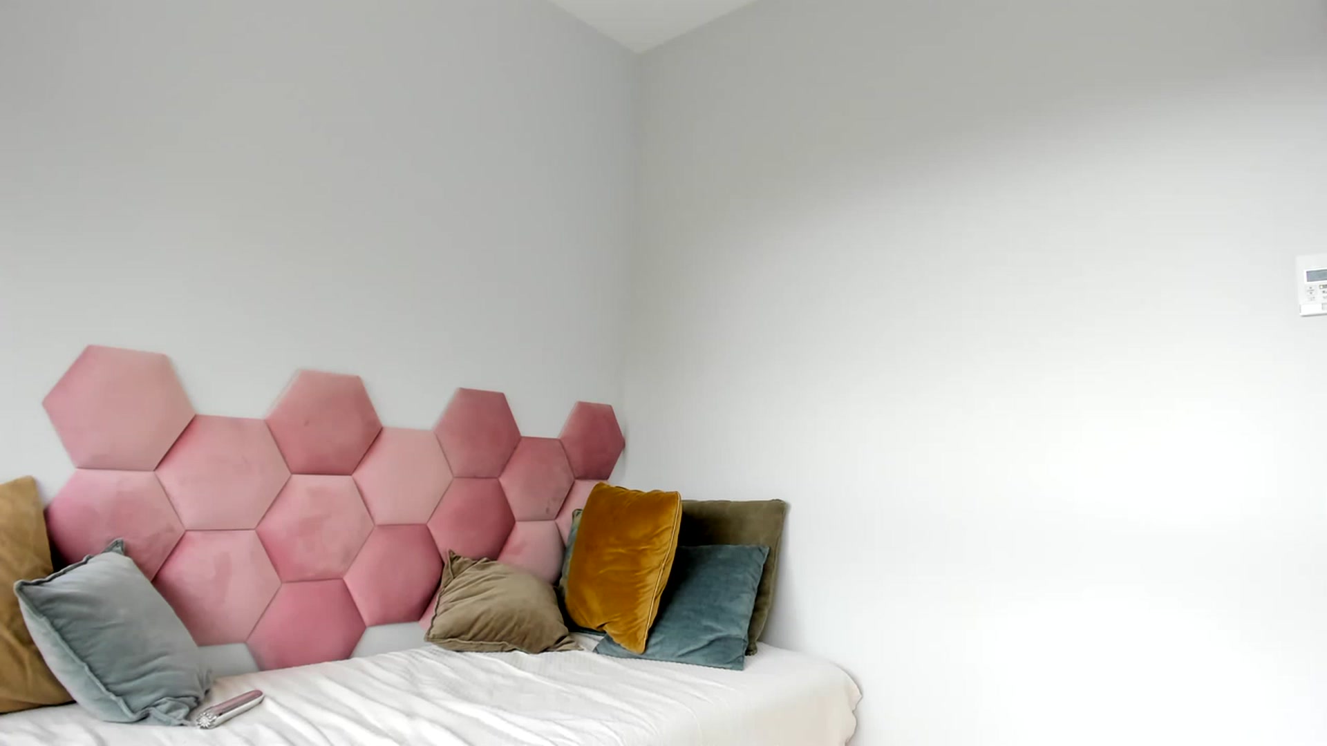 Gallery image thumbnail from AoifeOneal's myfreecams stream on, 06/14/2023, 19:30 image 18 of 20