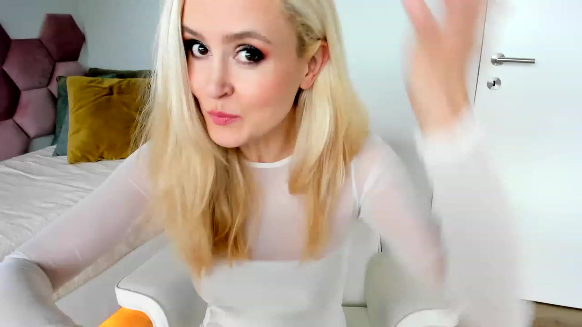 Gallery image thumbnail from AoifeOneal's myfreecams stream on, 06/17/2023, 19:30 image 8 of 20