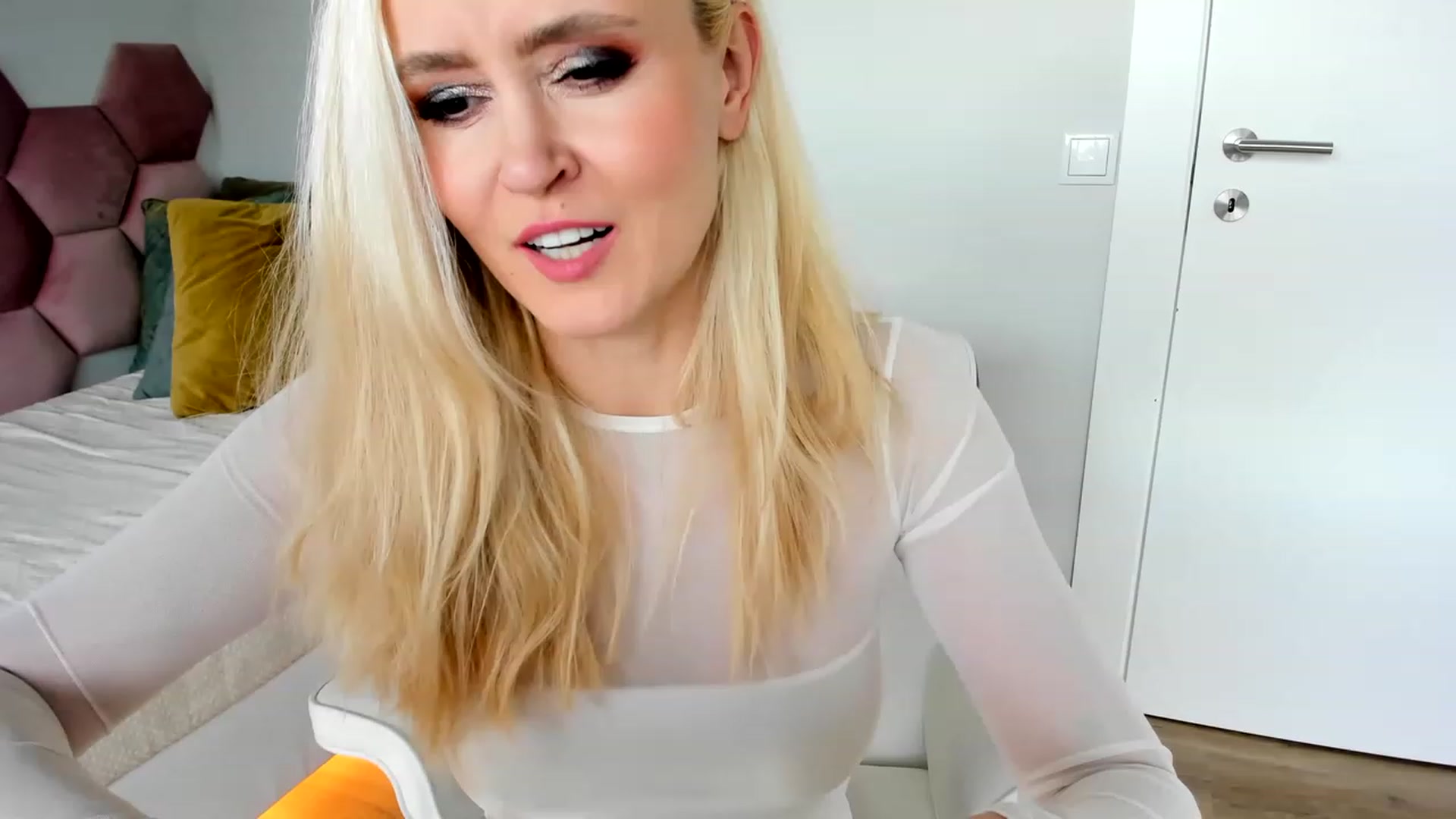 Gallery image thumbnail from AoifeOneal's myfreecams stream on, 06/17/2023, 19:30 image 9 of 20