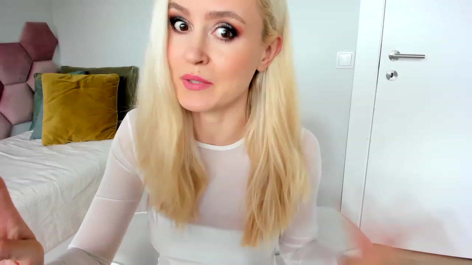 Gallery image thumbnail from AoifeOneal's myfreecams stream on, 06/17/2023, 19:30 image 2 of 20
