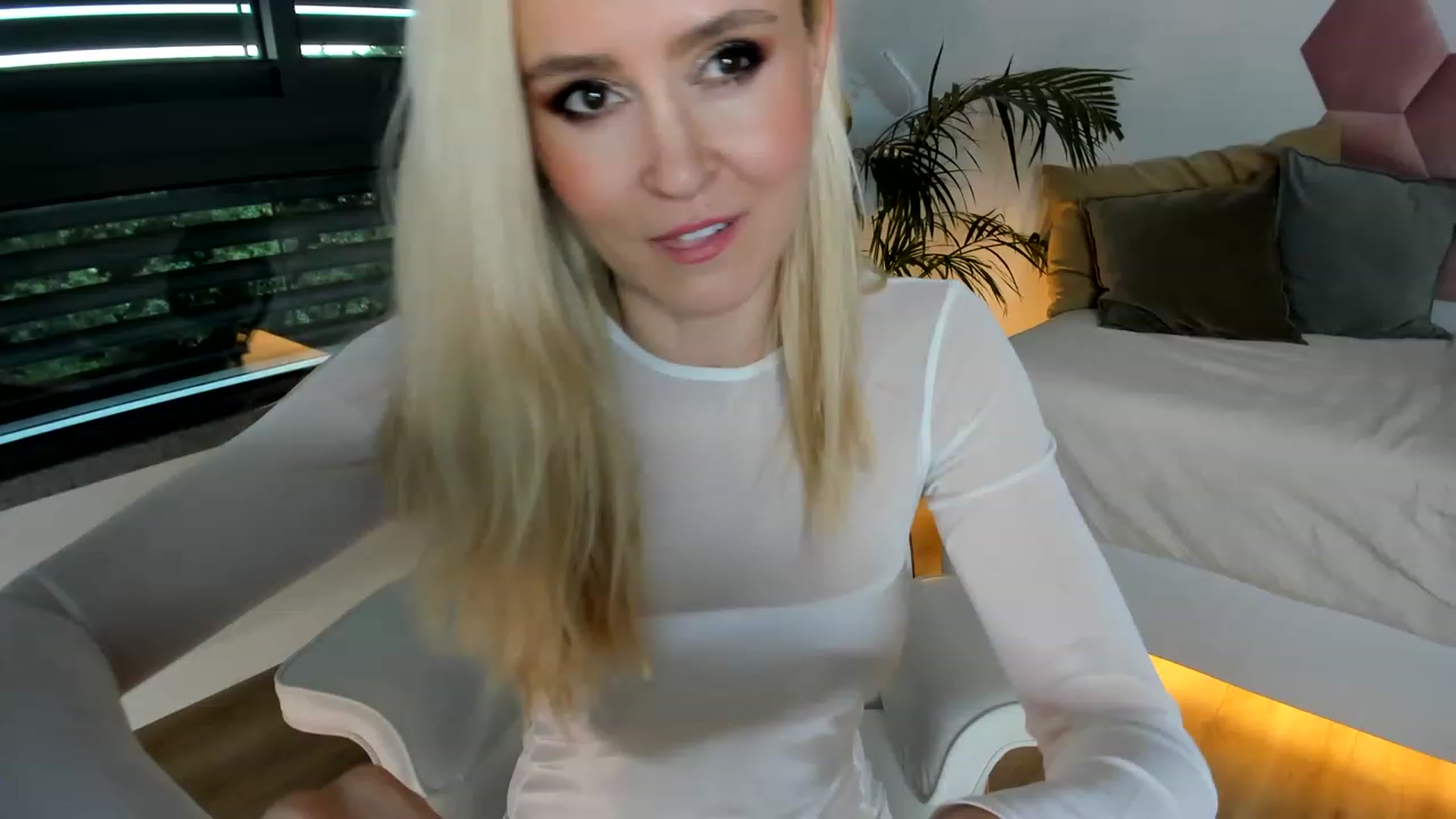 Gallery image thumbnail from AoifeOneal's myfreecams stream on, 06/17/2023, 20:30 image 1 of 20