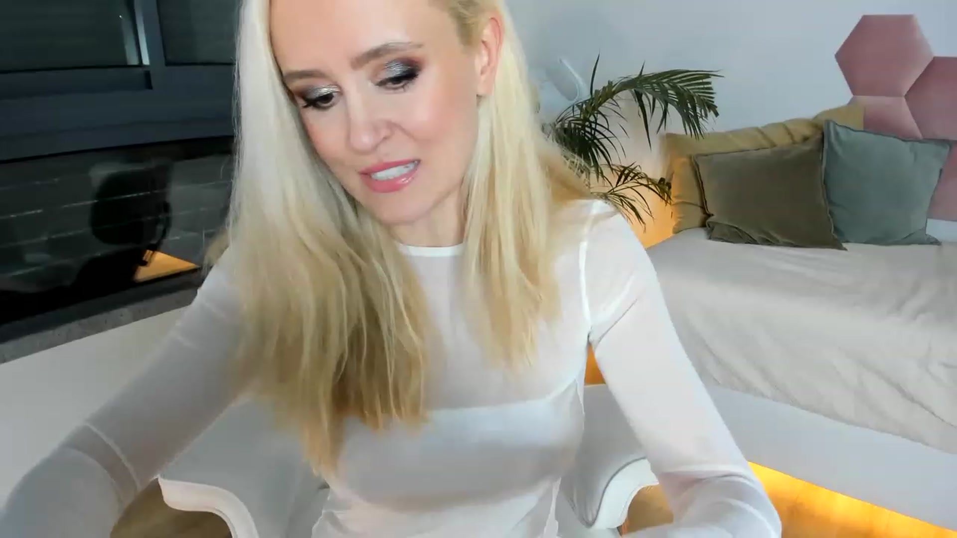 Gallery image thumbnail from AoifeOneal's myfreecams stream on, 06/17/2023, 20:30 image 5 of 20