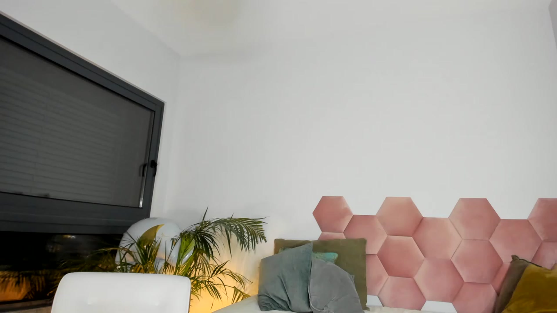 Gallery image thumbnail from AoifeOneal's myfreecams stream on, 06/28/2023, 20:57 image 10 of 20