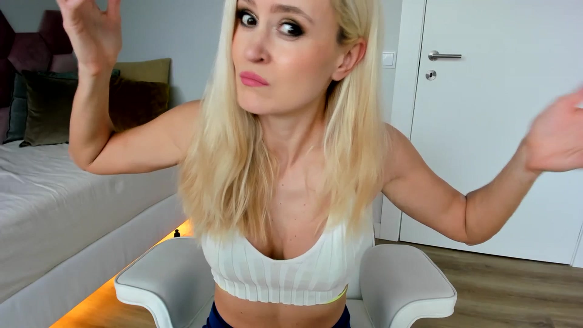 Gallery image thumbnail from AoifeOneal's myfreecams stream on, 07/05/2023, 19:16 image 5 of 20