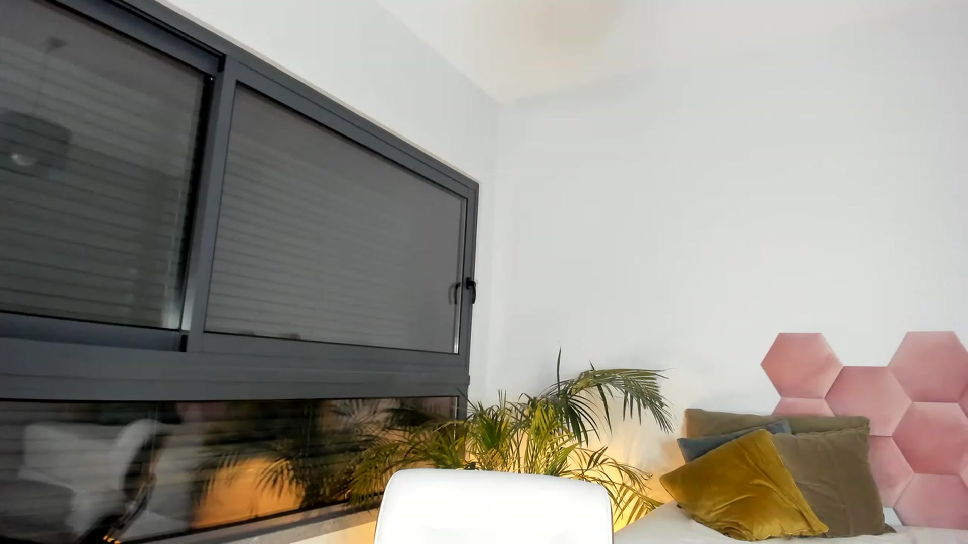 Gallery image thumbnail from AoifeOneal's myfreecams stream on, 07/08/2023, 21:16 image 16 of 20