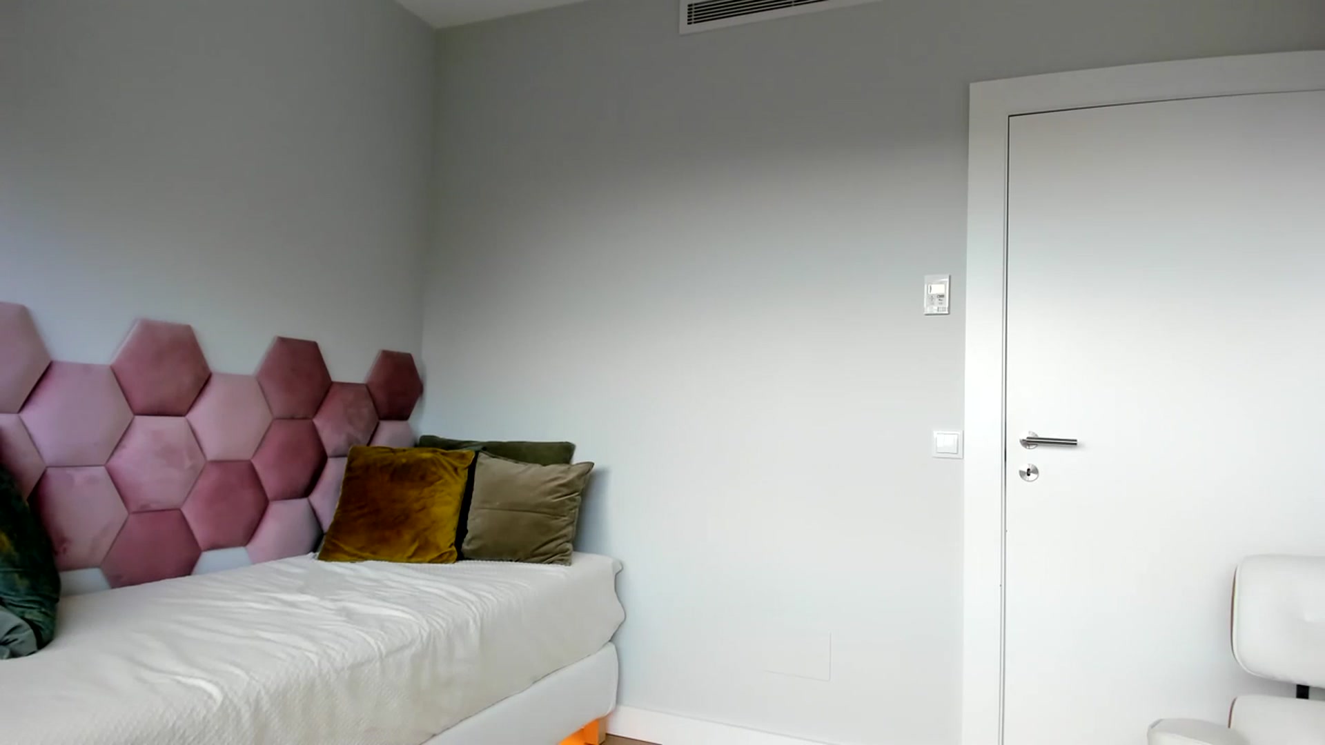 Gallery image thumbnail from AoifeOneal's myfreecams stream on, 07/15/2023, 18:53 image 10 of 20