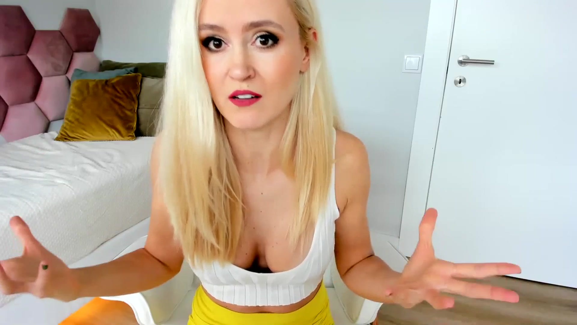 Gallery image thumbnail from AoifeOneal's myfreecams stream on, 07/18/2023, 18:40 image 15 of 20