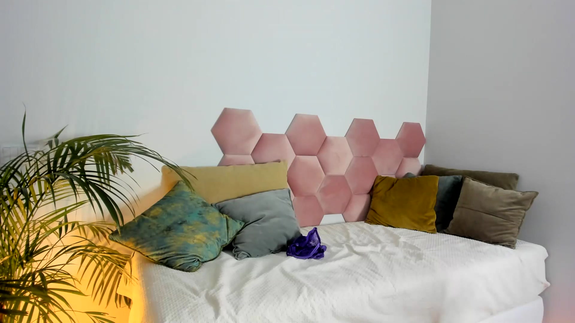 Gallery image thumbnail from AoifeOneal's myfreecams stream on, 07/18/2023, 20:26 image 16 of 20