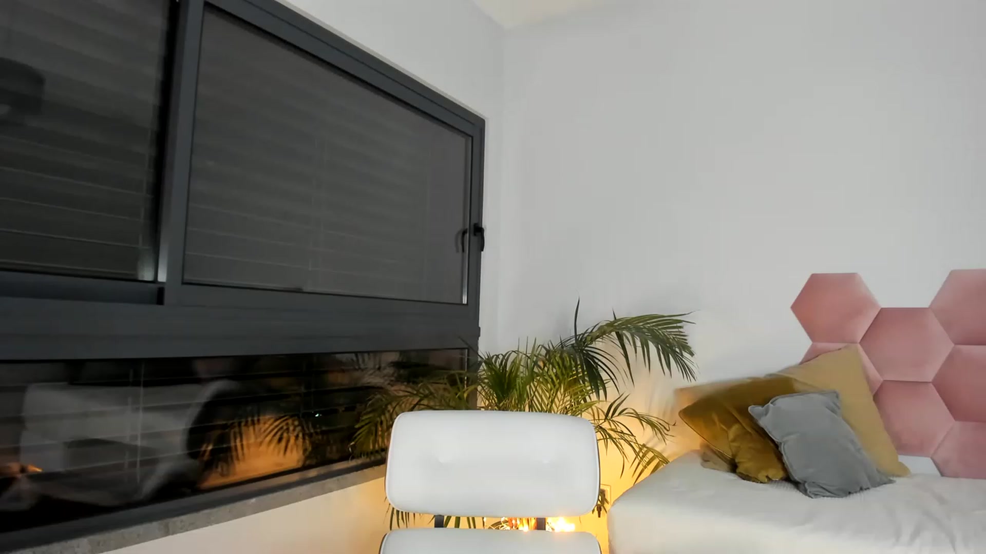 Gallery image thumbnail from AoifeOneal's myfreecams stream on, 07/19/2023, 21:09 image 17 of 20