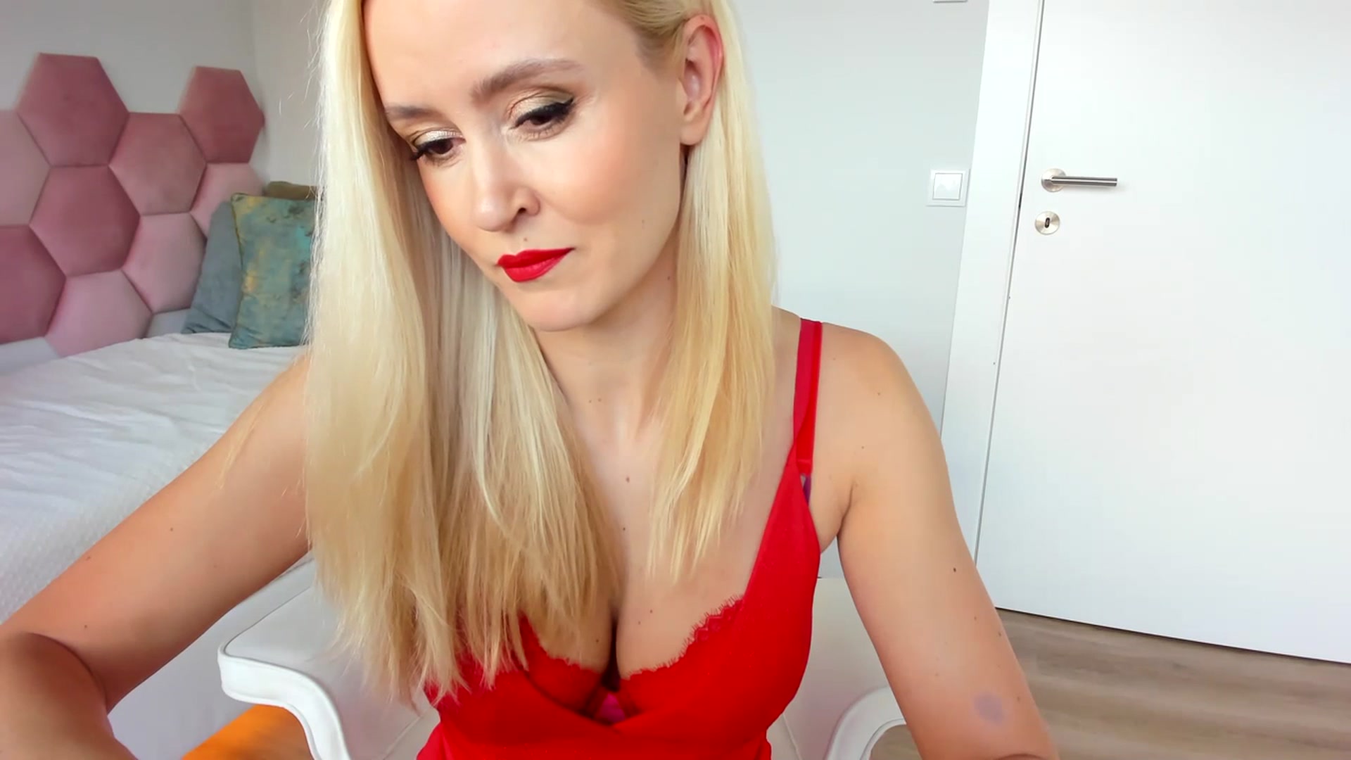 Gallery image thumbnail from AoifeOneal's myfreecams stream on, 07/21/2023, 18:53 image 5 of 20