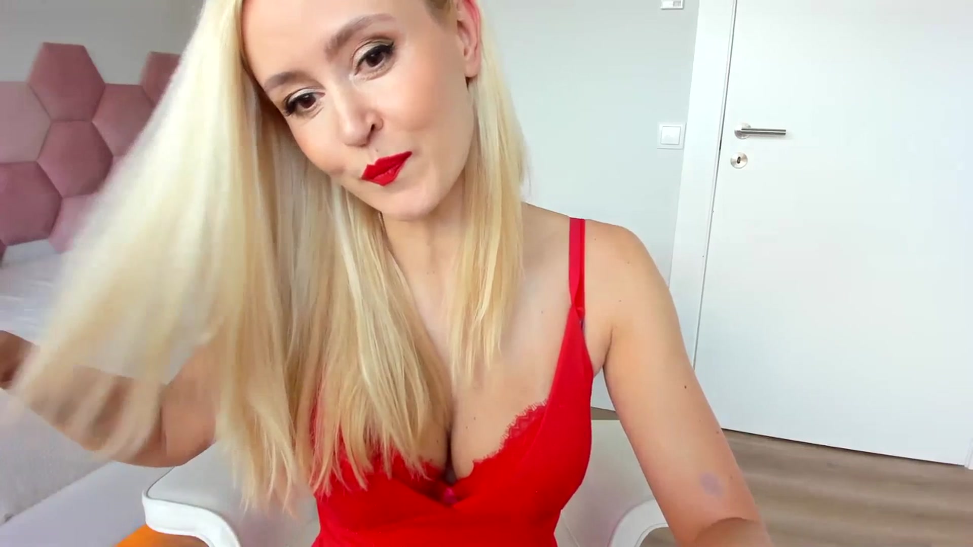 Gallery image thumbnail from AoifeOneal's myfreecams stream on, 07/21/2023, 18:53 image 4 of 20