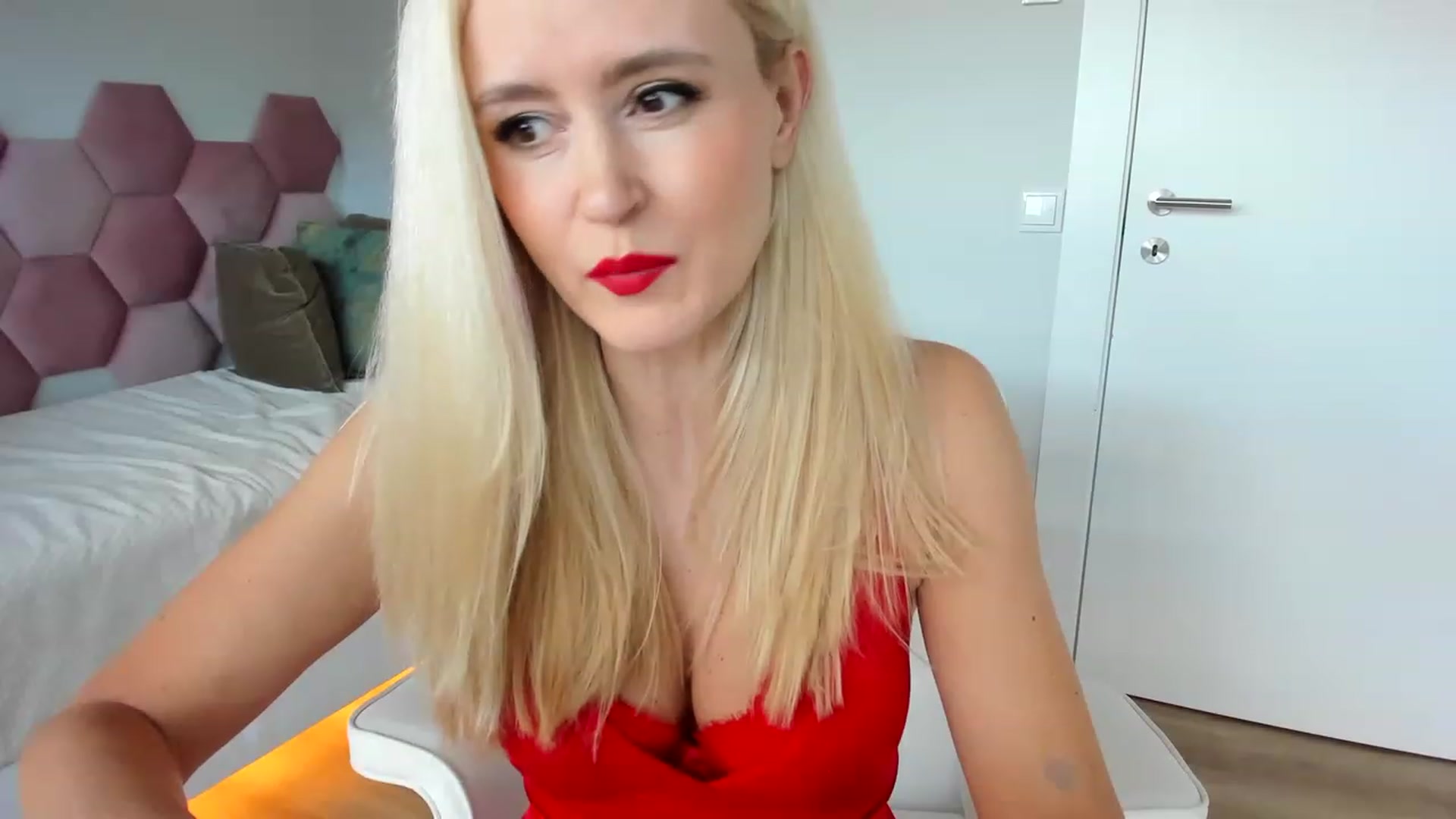 Gallery image thumbnail from AoifeOneal's myfreecams stream on, 07/21/2023, 19:57 image 4 of 20
