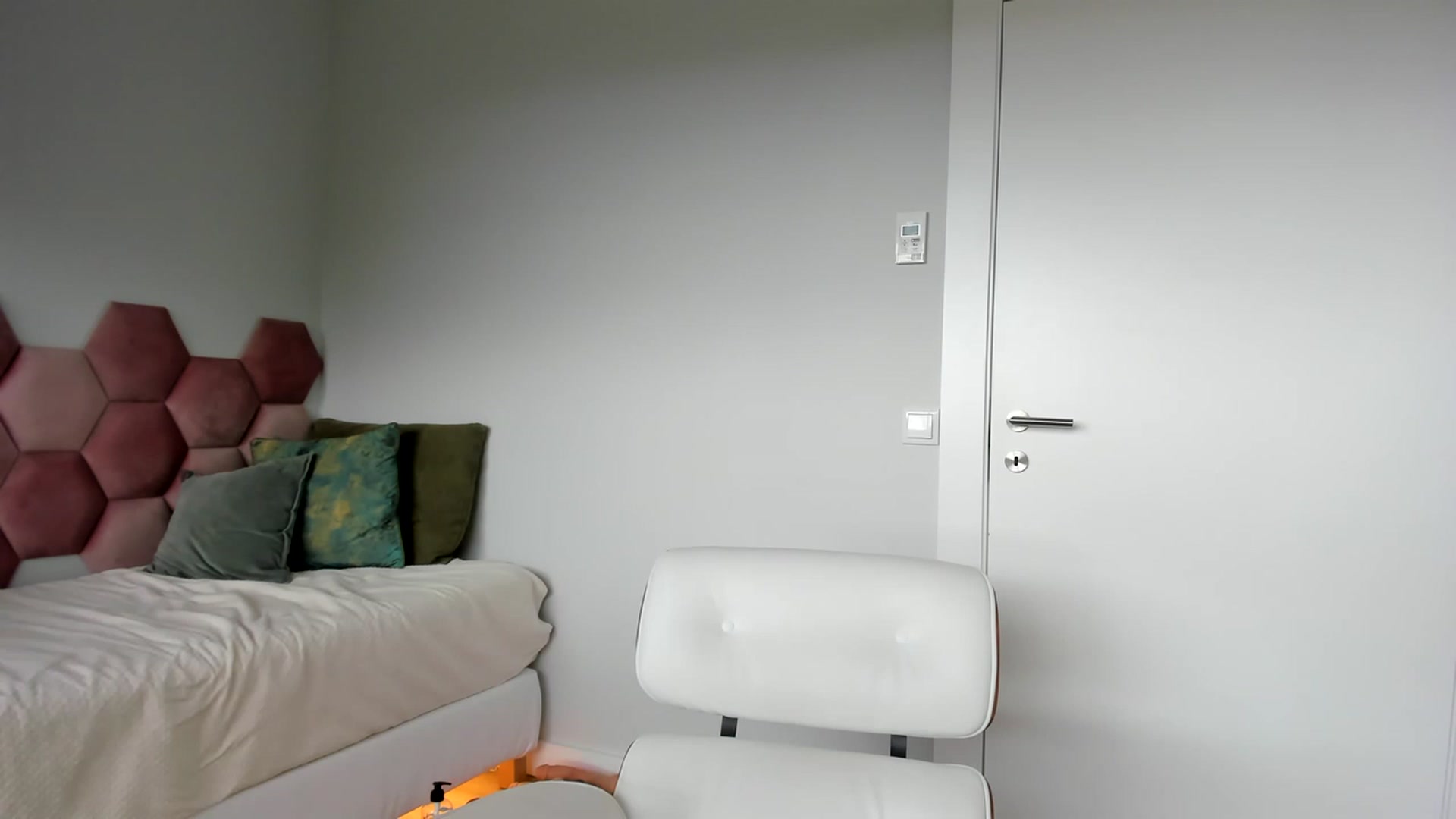 Gallery image thumbnail from AoifeOneal's myfreecams stream on, 07/26/2023, 19:21 image 10 of 20