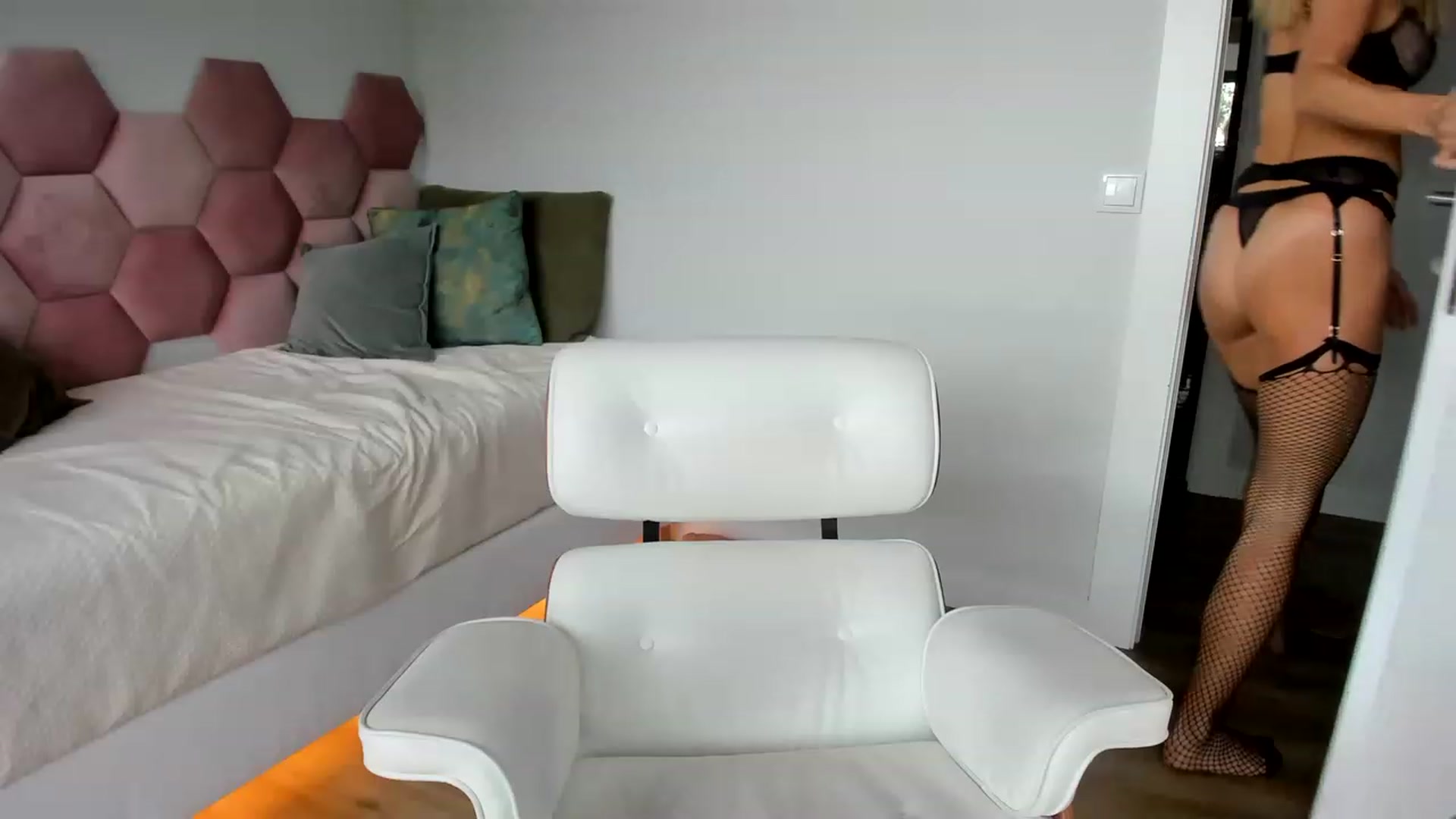 Gallery image thumbnail from AoifeOneal's myfreecams stream on, 07/26/2023, 19:21 image 13 of 20