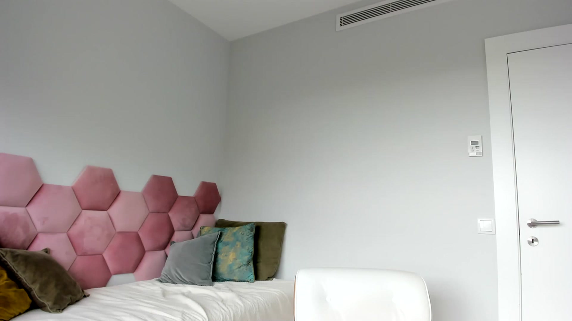Gallery image thumbnail from AoifeOneal's myfreecams stream on, 07/26/2023, 19:21 image 16 of 20
